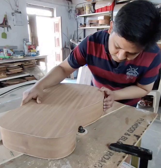 Rahul Waghmare of Aqualib Guitars at work